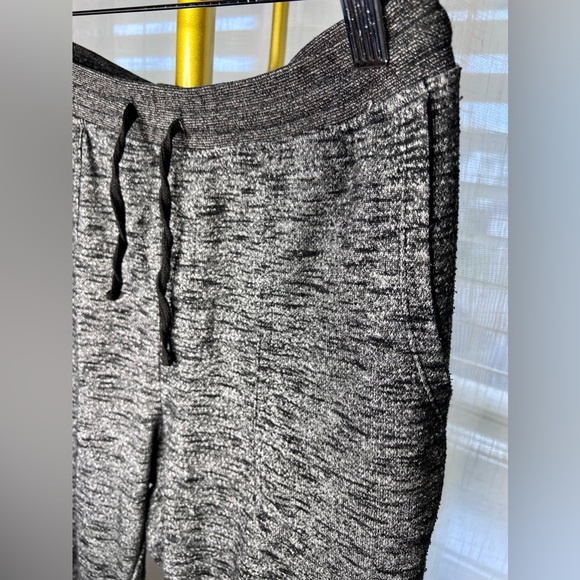Menβs Gray Joggers w/ Drawstring Waist. It has 2 pockets and 1 in the back. - Picture 2 of 8